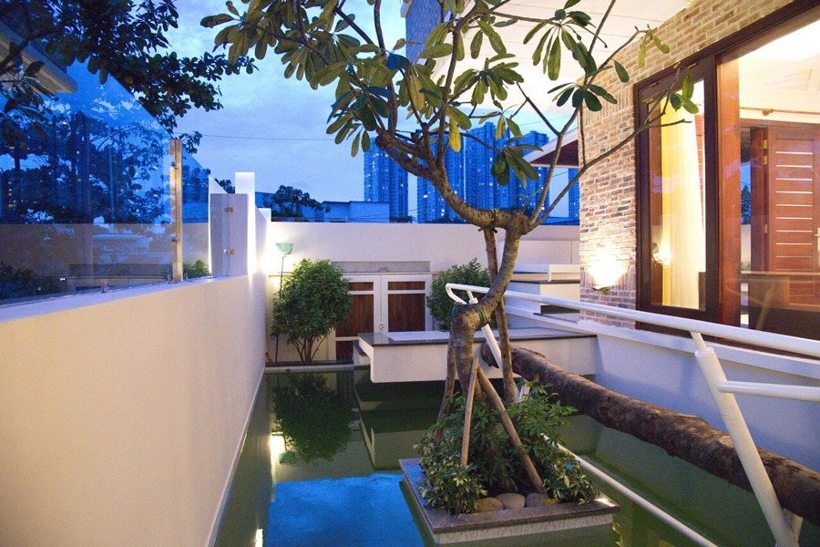 Biệt thự Sài Gòn với hồ cá, cầu khỉ trong nhà